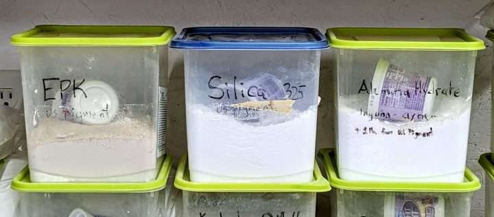 kiln wash ingredients including EPK, silica, and alumina hydrate